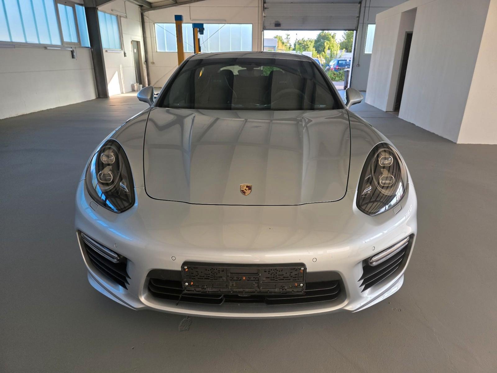 Porsche Panamera GTS