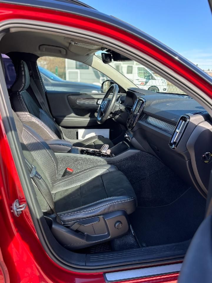 Fahrzeugabbildung Volvo XC40 R Design 2WD