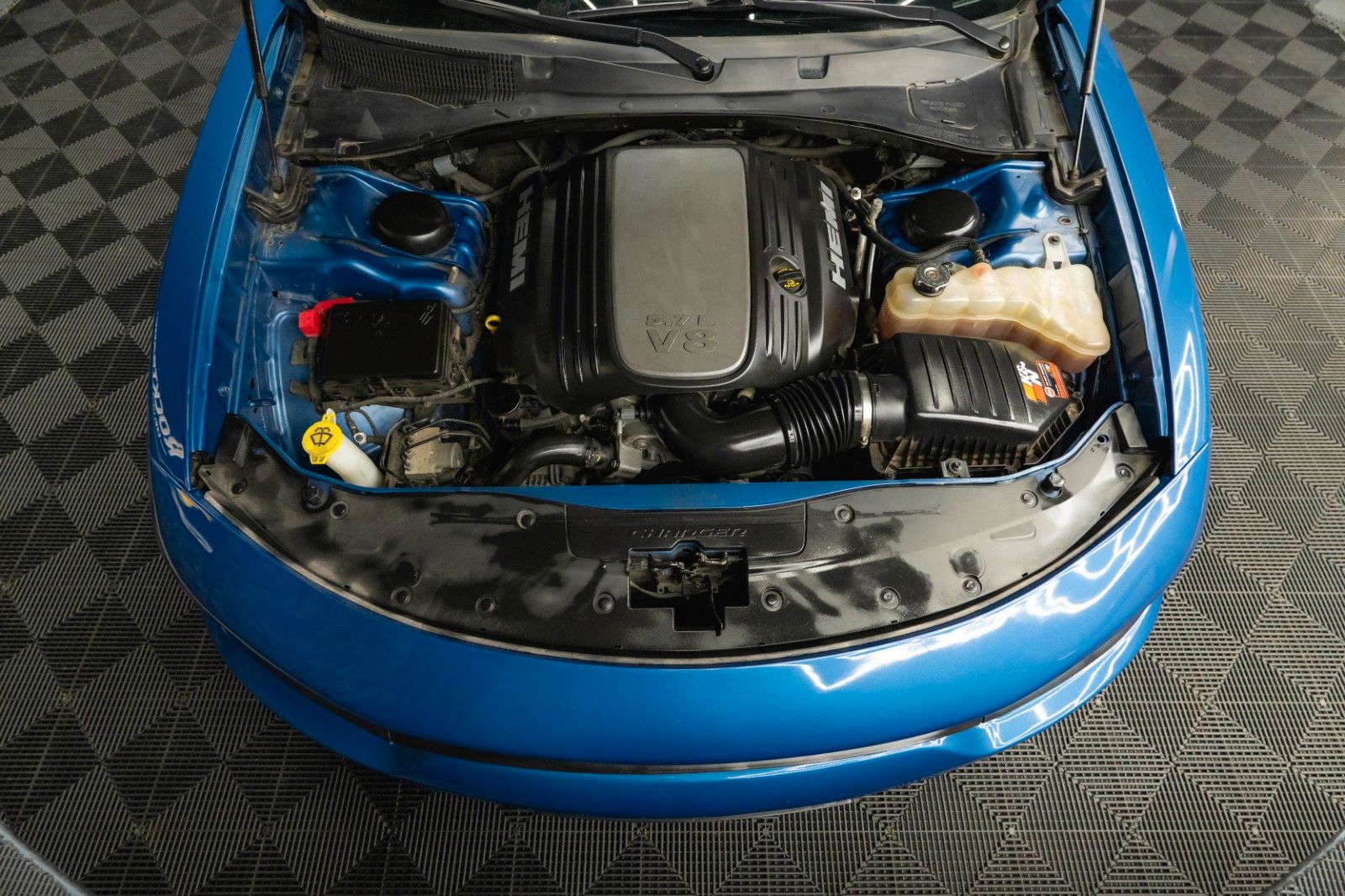 Fahrzeugabbildung Dodge Charger 5.7 V8 HEMI R/T Night-Paket Performance