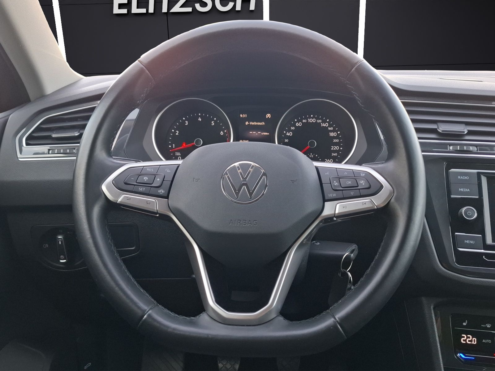 Fahrzeugabbildung Volkswagen Tiguan TSI Life LED CarPlay ACC PDC SH 18"