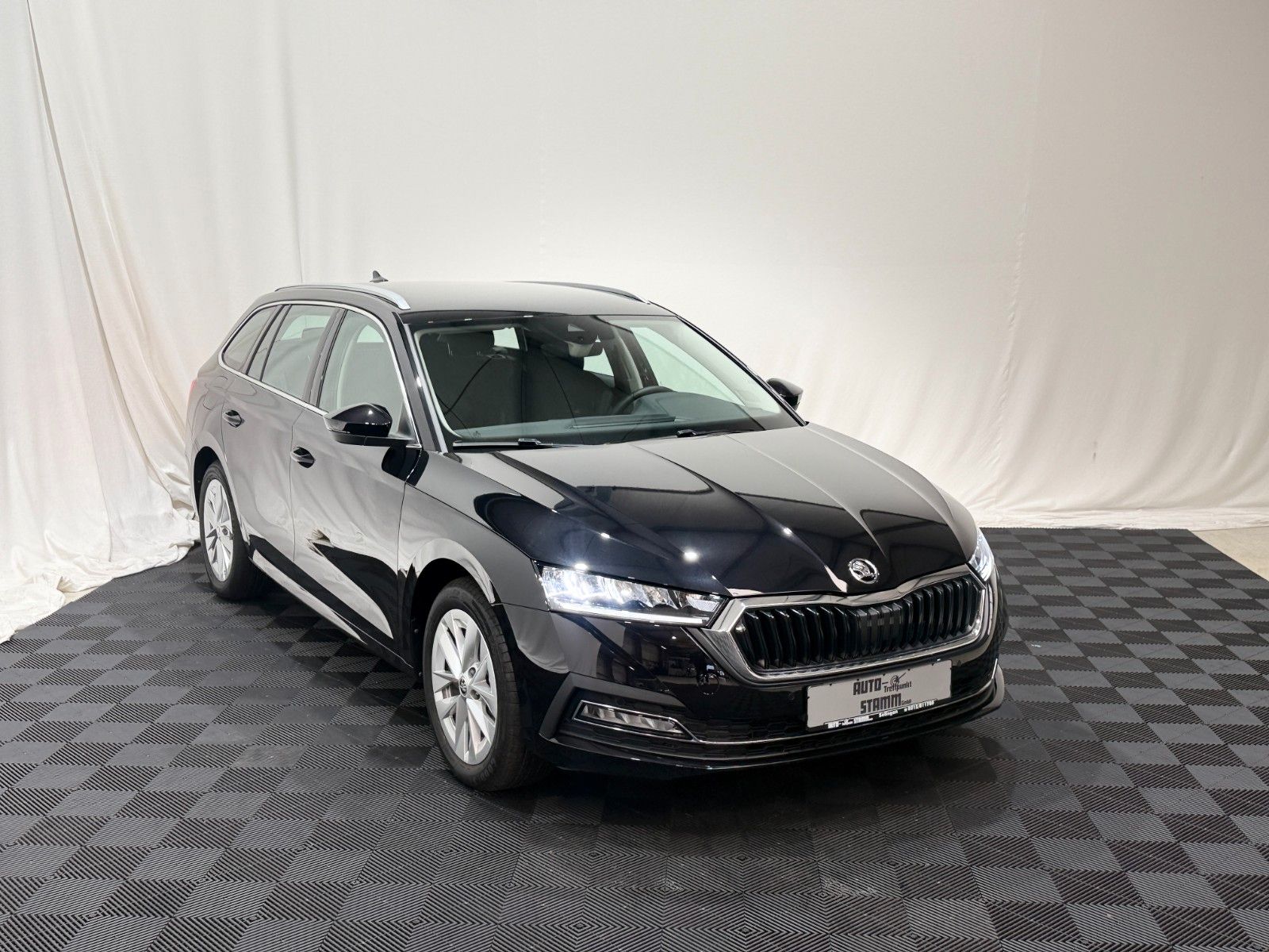 Fahrzeugabbildung SKODA Octavia Combi Style 2.0 TDI DSG