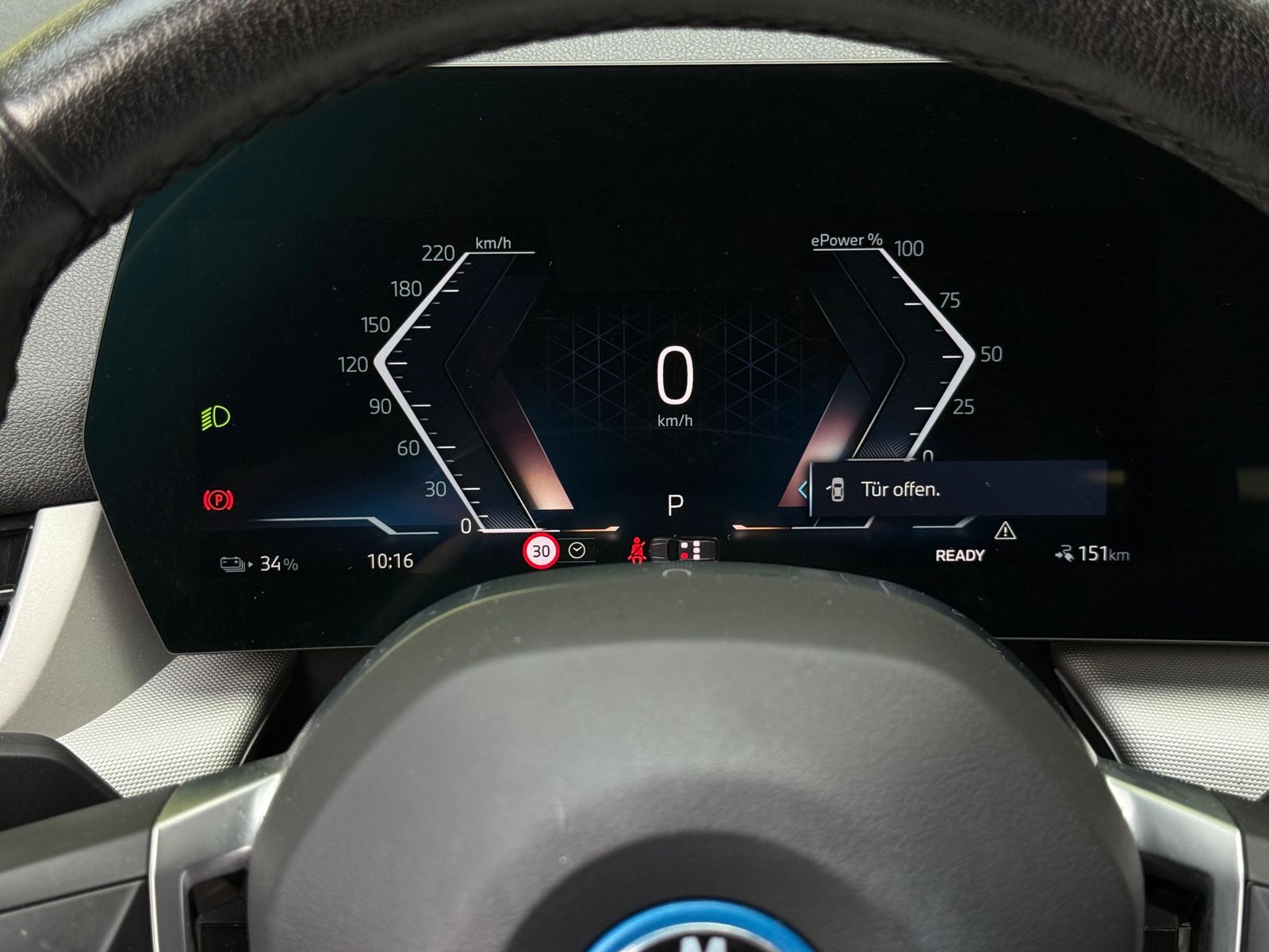 Fahrzeugabbildung BMW iX1 30 xDrive 64 kWh SHADOW+LIFE+SHZ+KAM+LEDER+M