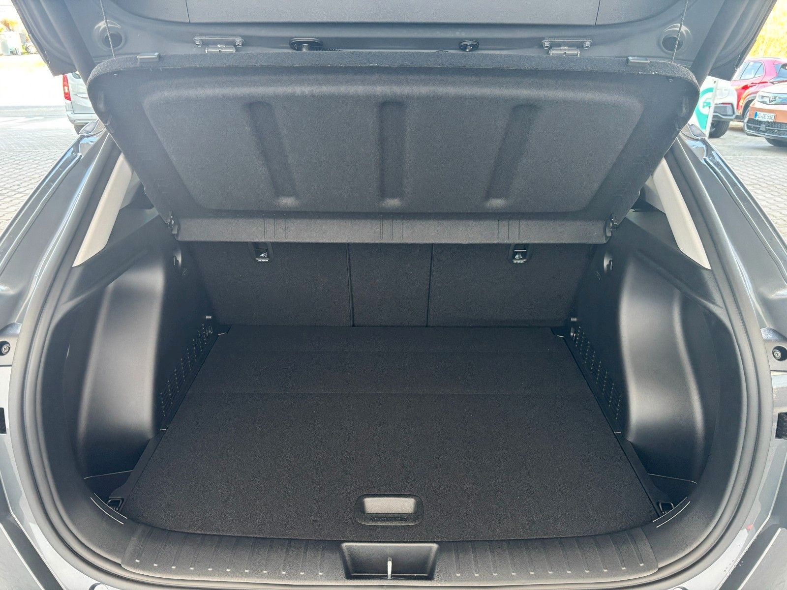 Fahrzeugabbildung Hyundai Kona 1.6 T-GDI Trend KlimaA,LED,Navi,SHZ,el.Heck