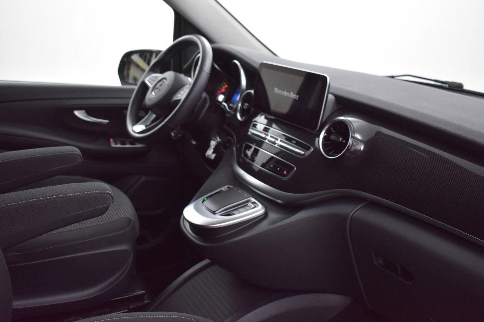 MERCEDES-BENZ V220d Rise 9G 2X TÜR+NAVI+KAMER+SHZ+AHK+TEMP+MFL - Image 15