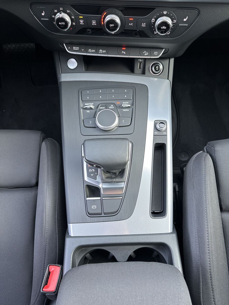 Fahrzeugabbildung Audi Q5 40 TDI Quattro S-Tronic Sport NAV+XEN+18ZO+PP