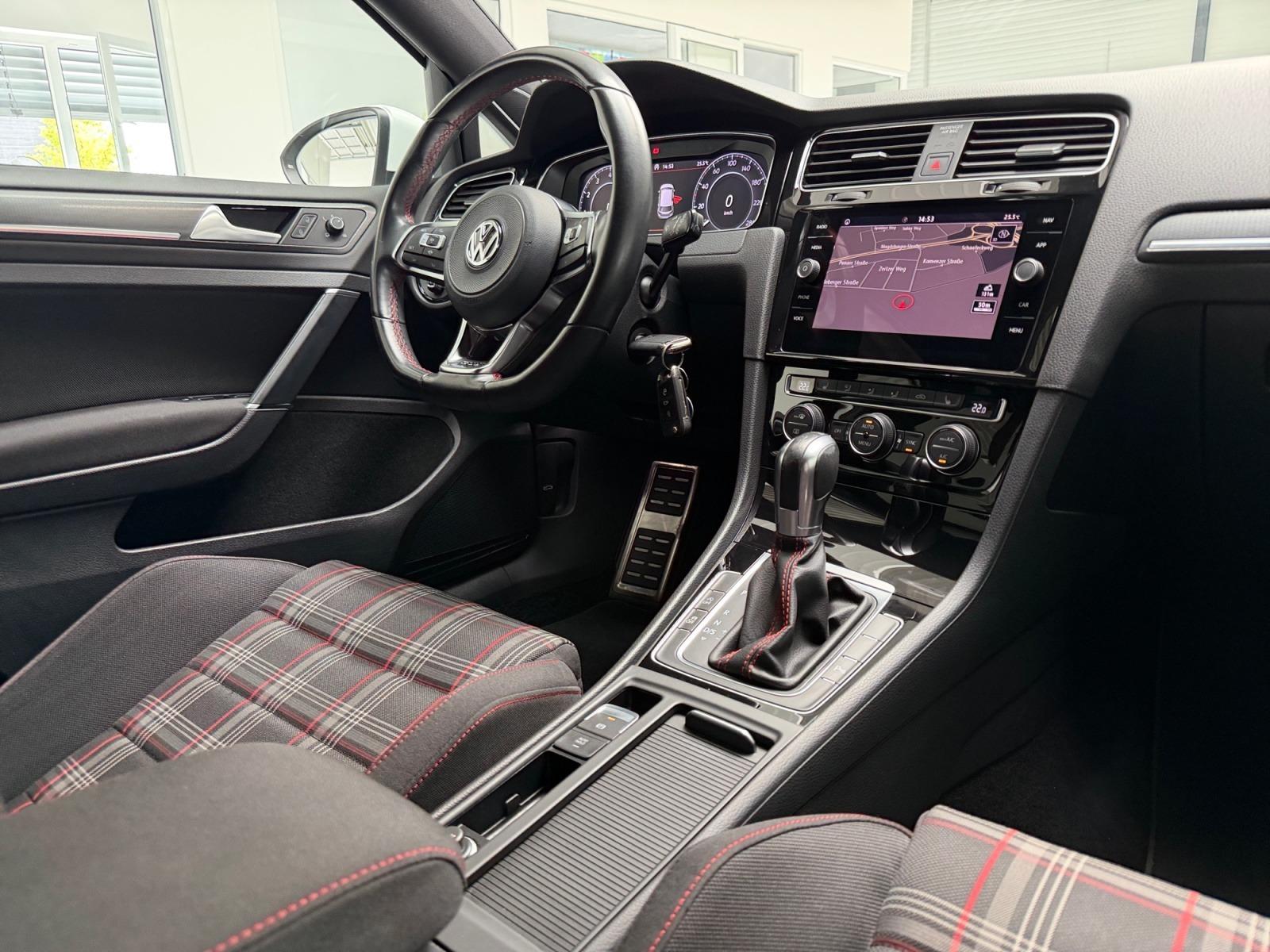 Volkswagen GOLF GTI PERFORMANCE DSG NAV+LED+ACC+DYNAUD+1.HD