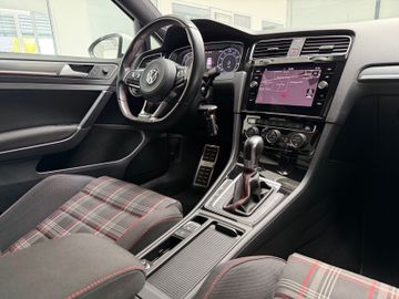 Volkswagen Golf - 10