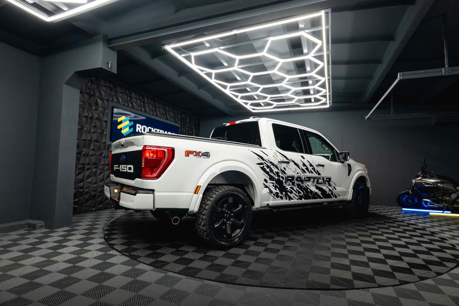 Fahrzeugabbildung Ford F150 5.0L V8 4x4 Offroad SuperCrew RAPTOR 19%