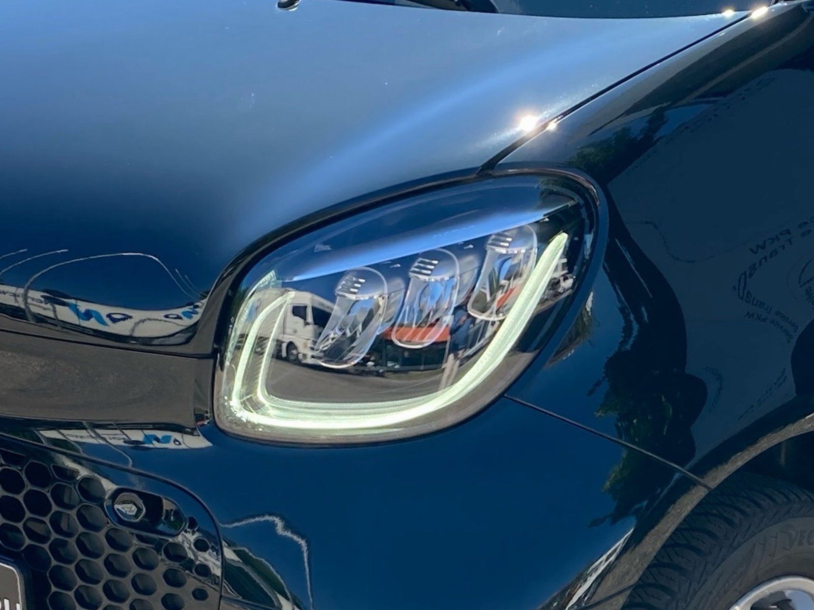 Fahrzeugabbildung Smart smart EQ fortwo Exclusive*Pano*Kamera*PDC*LED*22