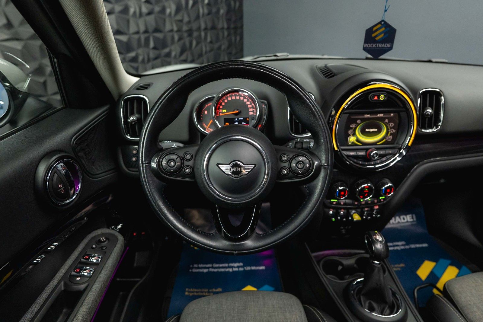 Fahrzeugabbildung MINI COOPER SE Countryman All4 | Pano | ACC | Plug-In