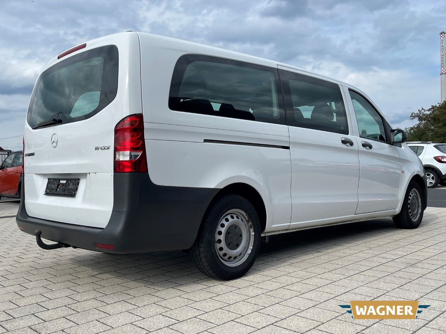 Fahrzeugabbildung Mercedes-Benz Vito Tourer 111 CDI  9-Sitzer extralang BlueTEC