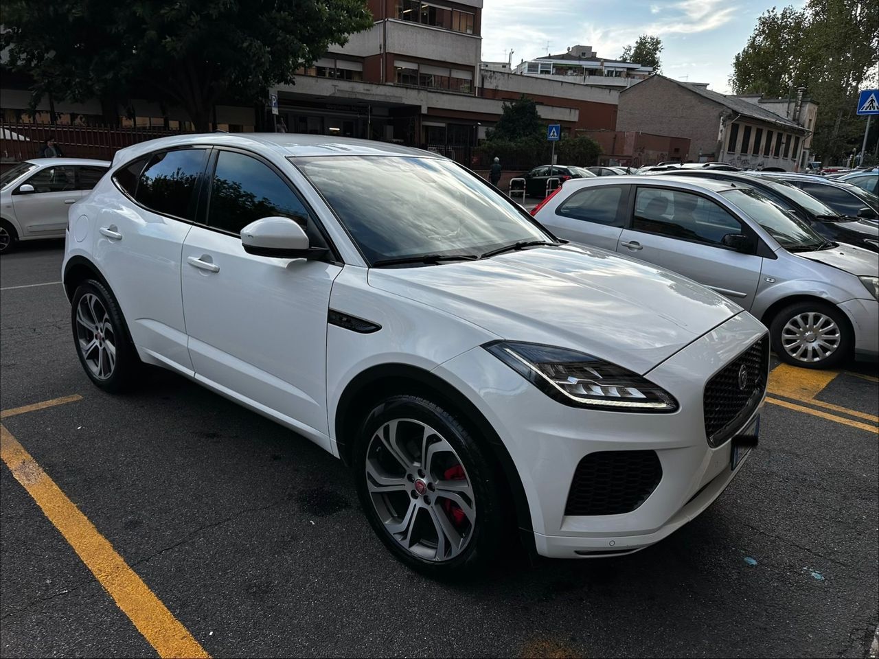 Jaguar E-Pace 2.0D 150 CV AWD R-Dynamic S 2020 imagem 2