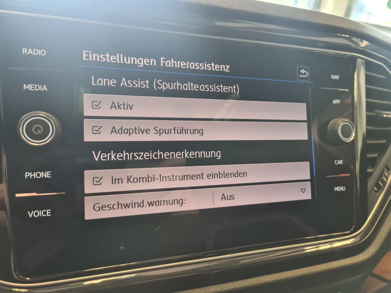 Fahrzeugabbildung Volkswagen T-Roc Sport 4Motion / NAVI / LED / KAMERA