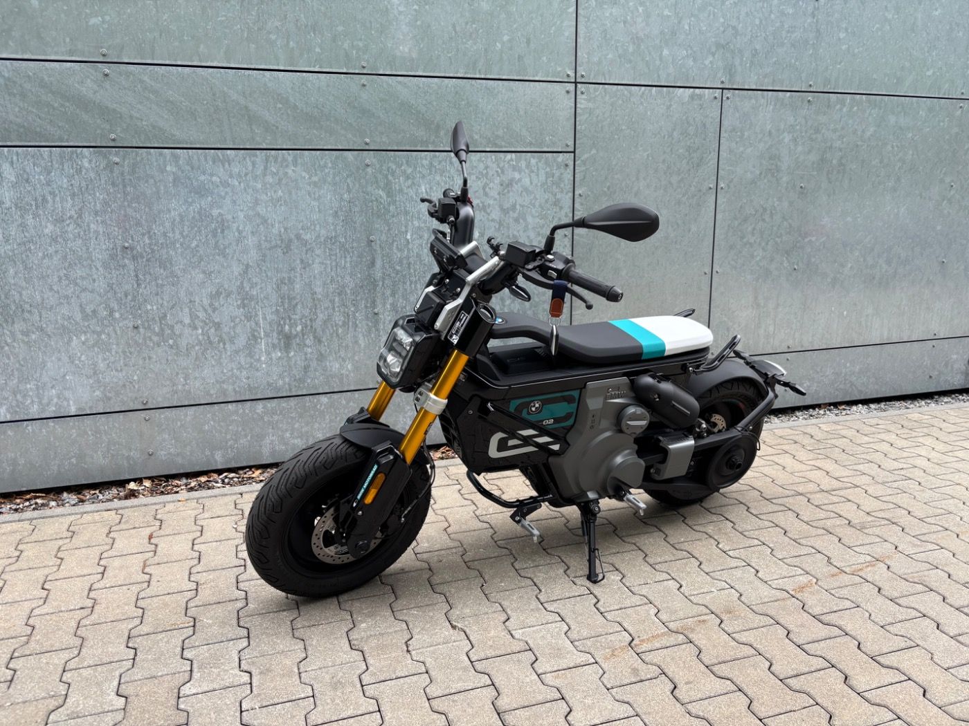 Fahrzeugabbildung BMW CE 02 Highline Paket Schnellader