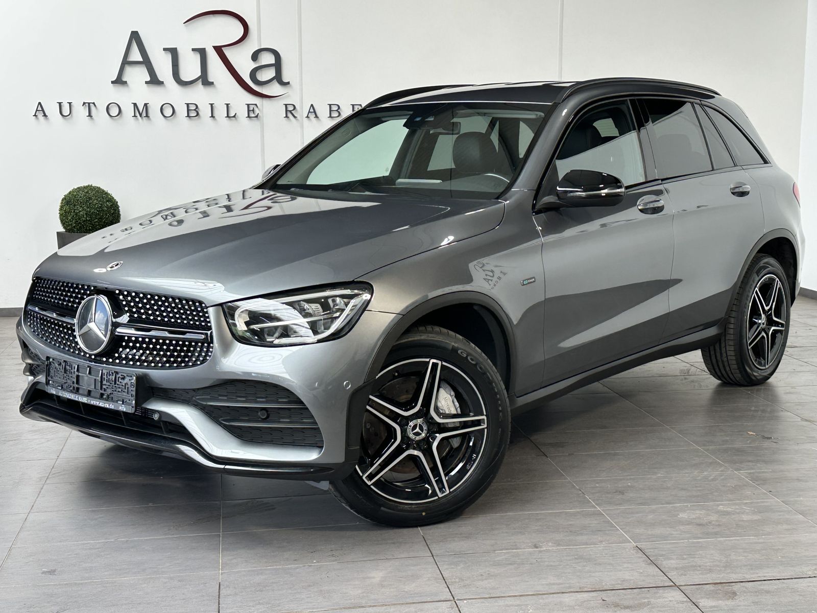 Fahrzeugabbildung Mercedes-Benz GLC 300de 4Matic AMG-Line NAV+LED+ACC+KAM+19ZOLL