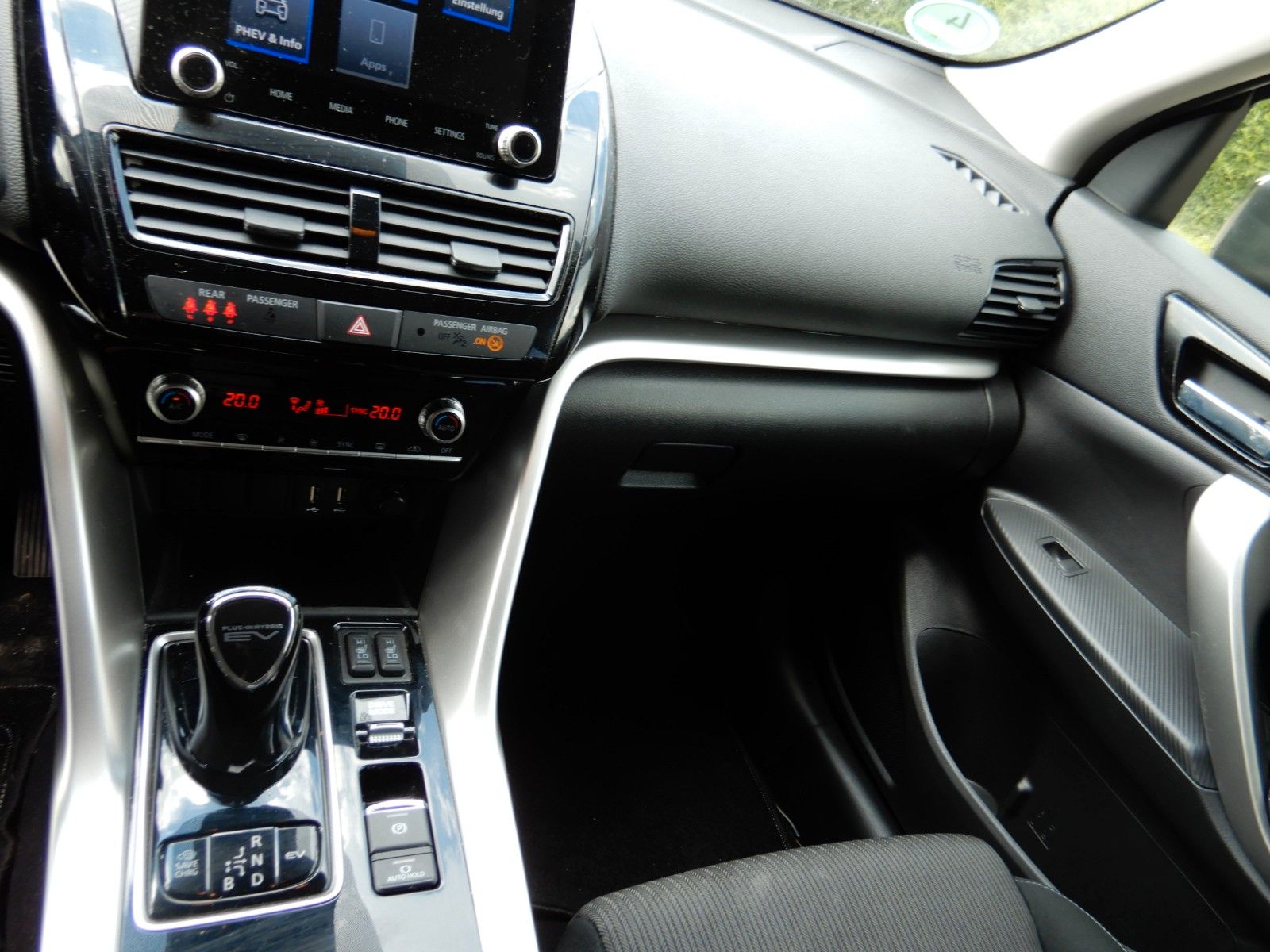Fahrzeugabbildung Mitsubishi Eclipse Cross 2.4 PHEV BASIS 4WD Klima 1. Hand