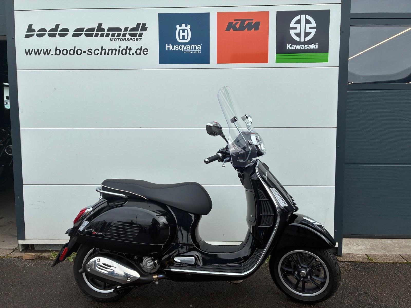 Piaggio Vespa 300 GTS ,Super Nero,