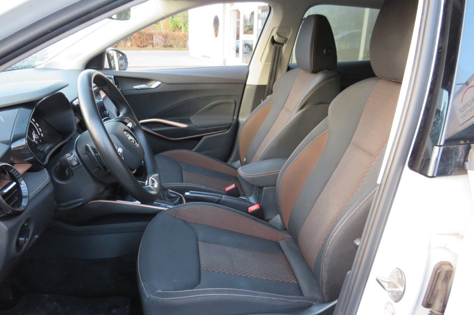 Fahrzeugabbildung SKODA Fabia SPORT DSG 17`SCHWARZ KESSY BI-LED PDC 1.H