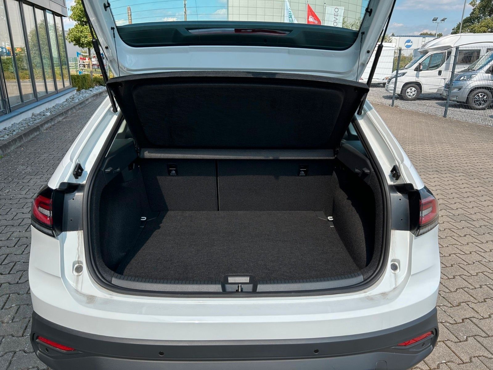 Fahrzeugabbildung Volkswagen Taigo Life 1.0 TSI ACC Alu SHZ Digital Cockpit