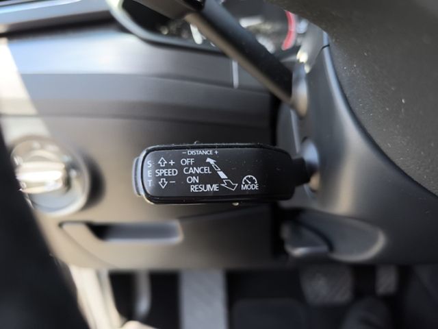 Fahrzeugabbildung SKODA Superb Combi 1.5 TSI ACT DSG Style ACC BI-XENON