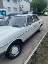 Mercedes-Benz E 230 Oldtimer w123 - Mercedes-Benz E 230 in München