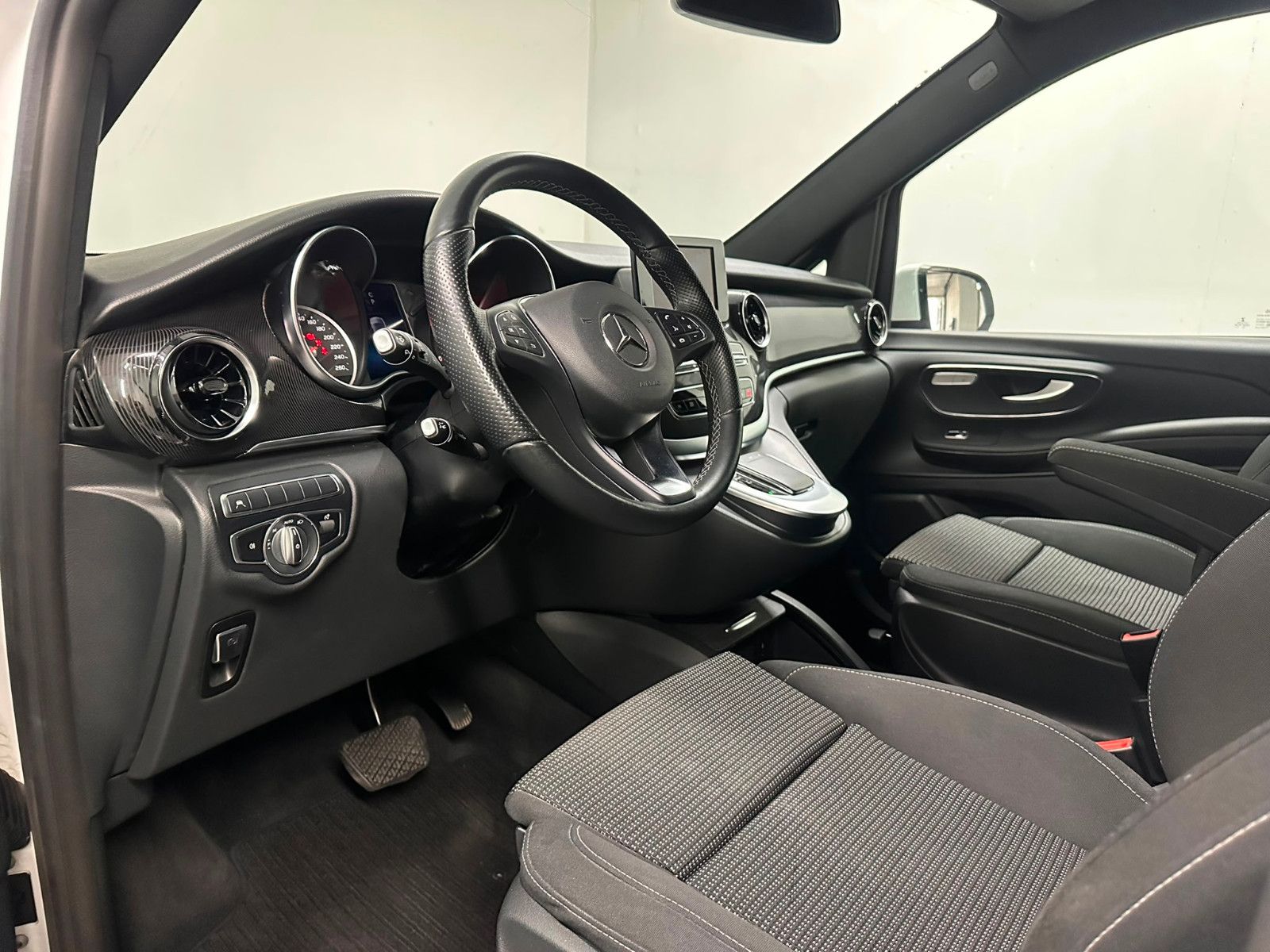 Fahrzeugabbildung Mercedes-Benz V 220 d Aut. EDITION kompakt*6-Sitz*DISTRO*SDH*