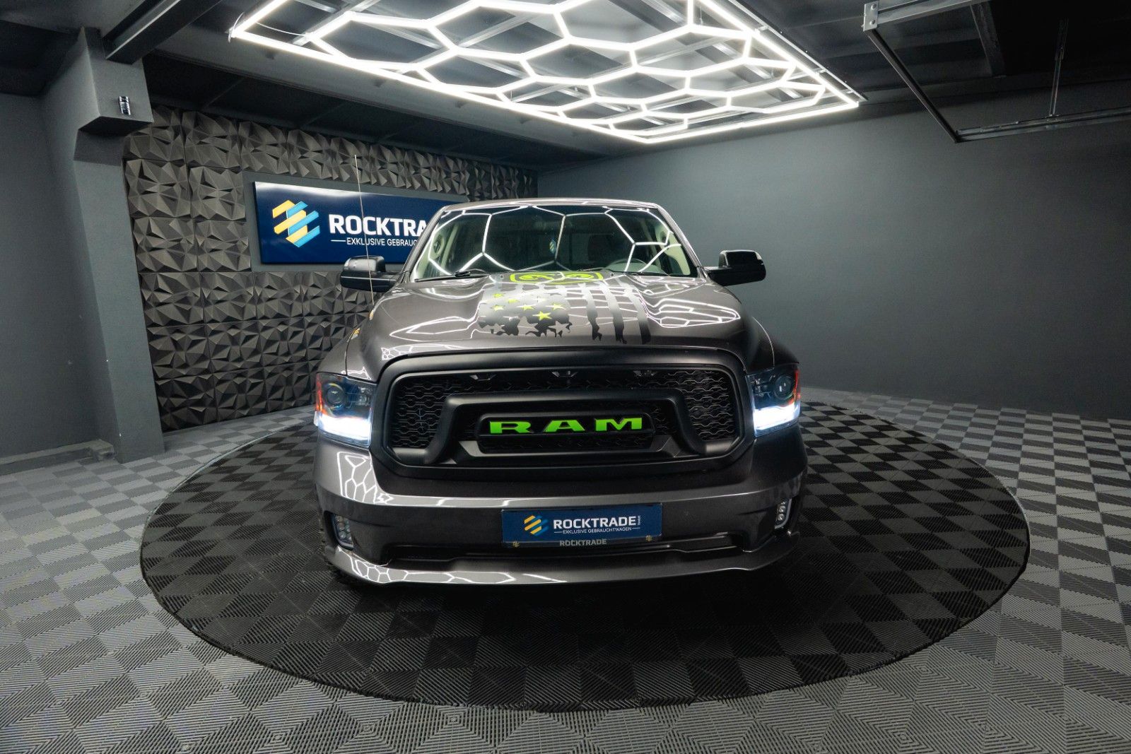Fahrzeugabbildung Dodge RAM 5.7 V8 HEMI 4x4 OFFROAD Night-Paket LONGBED