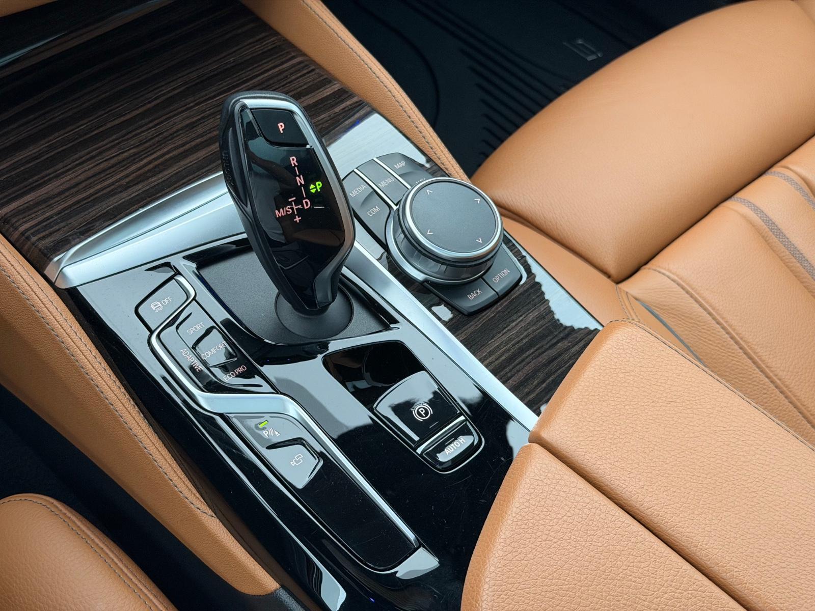 BMW 530d *M SPORT*SHADOW-LASER-PANO-360°-HUD-ACC-LHZ