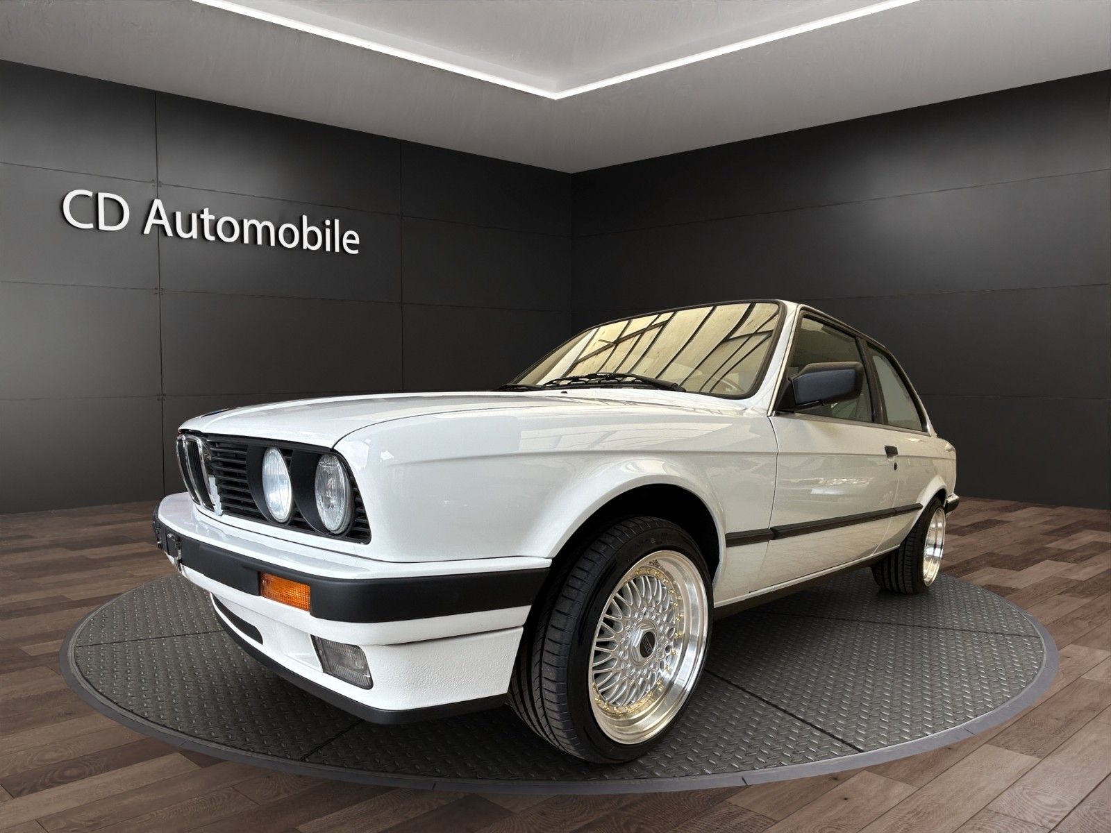 Fahrzeugabbildung BMW 320i E30/Automatik/Leder/H-Zulassung