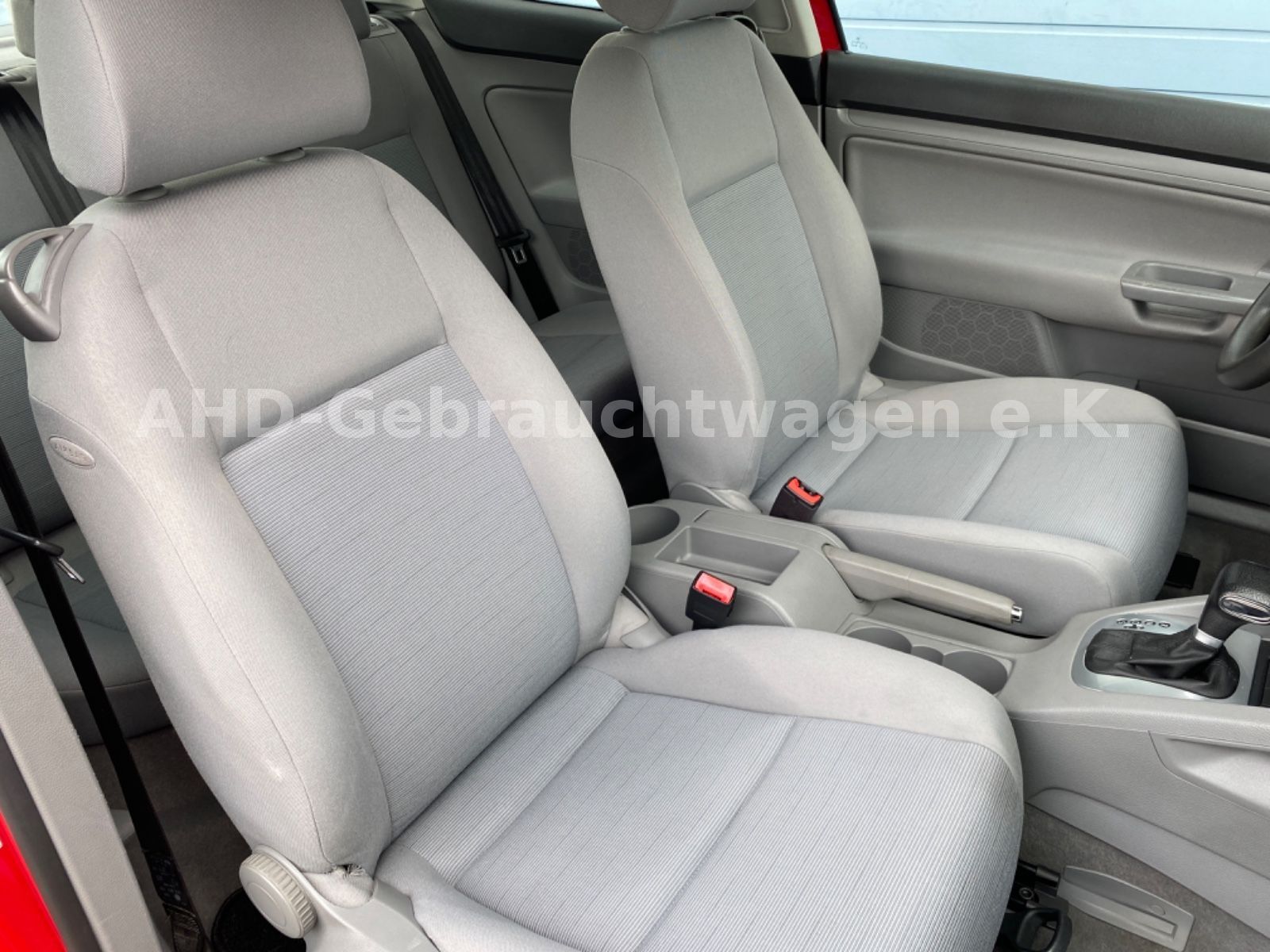 Fahrzeugabbildung Volkswagen Golf V 1.6 Automatik