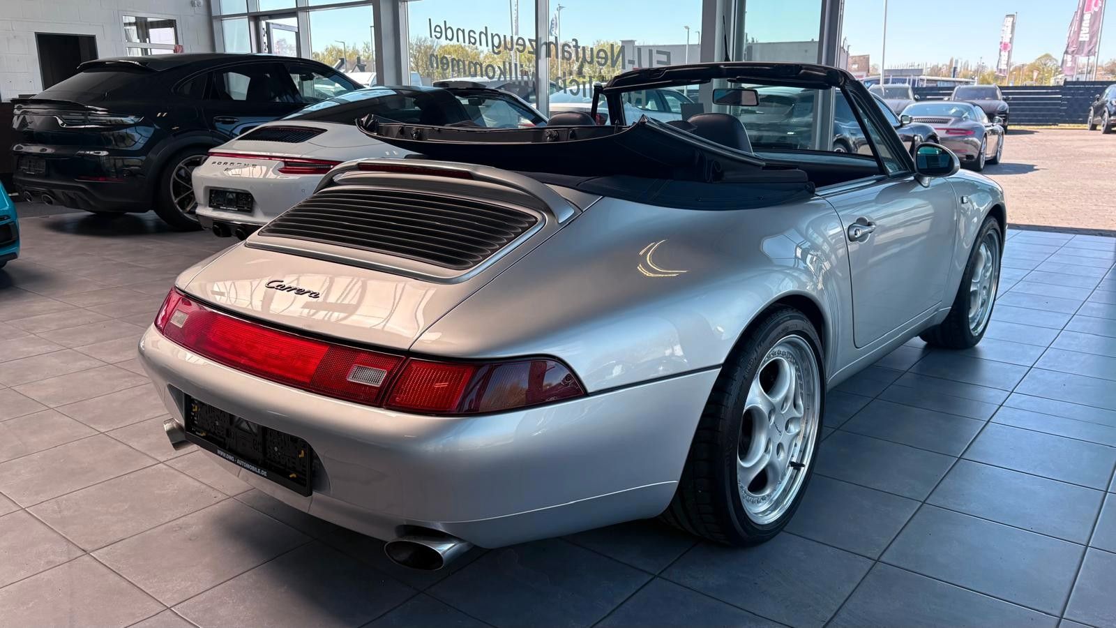 Fahrzeugabbildung Porsche 993 Carrera Cabriolet, deutsches fahrzeug.