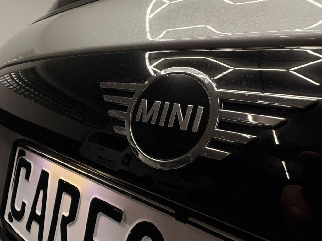MINI Cooper AUTOMATIK SITZ-/STANDHZG DAB KLIMAAUTO MINI Cooper AUTOMATIK SITZ-/STANDHZG DAB KLIMAAUTO