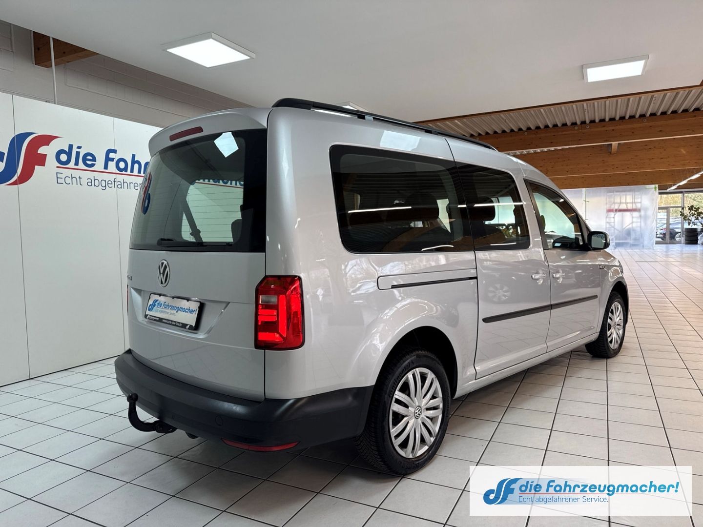 Fahrzeugabbildung Volkswagen Caddy Maxi Trendline BMT AHK Navi Mehrzonenklima