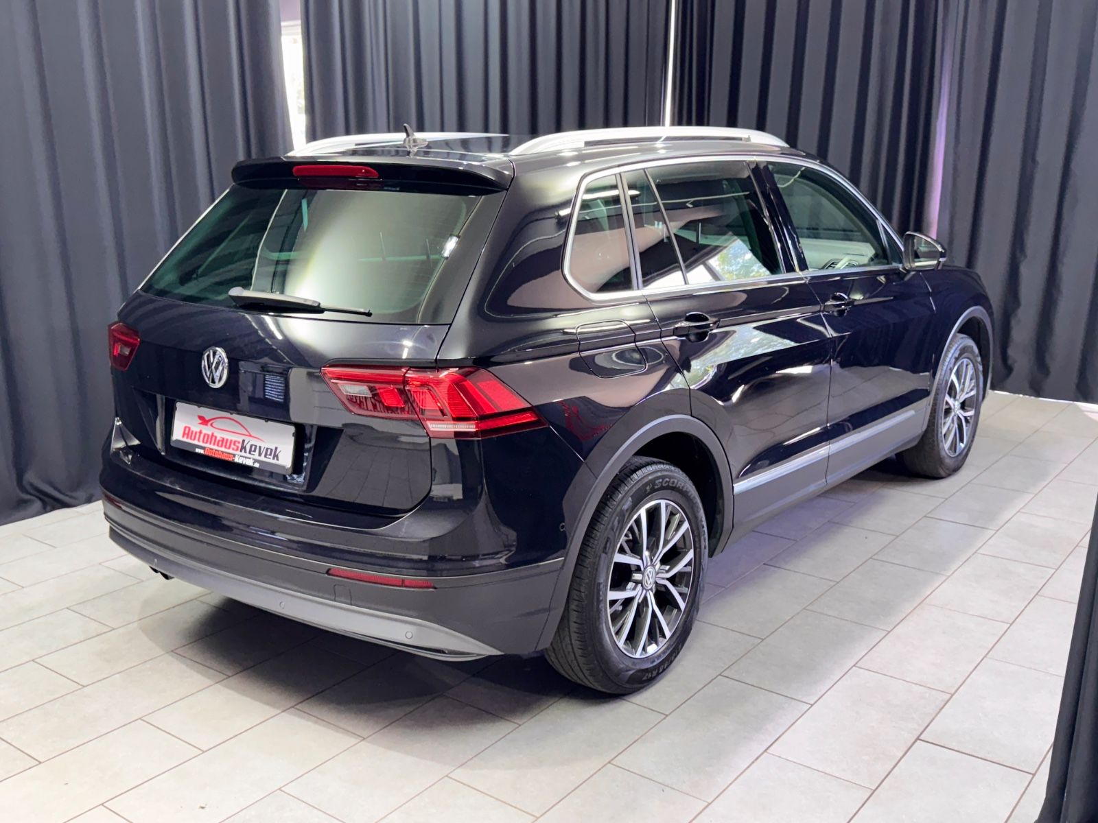 Fahrzeugabbildung Volkswagen Tiguan Comfortline 4Motion|NAVI|KAMERA|1.HAND