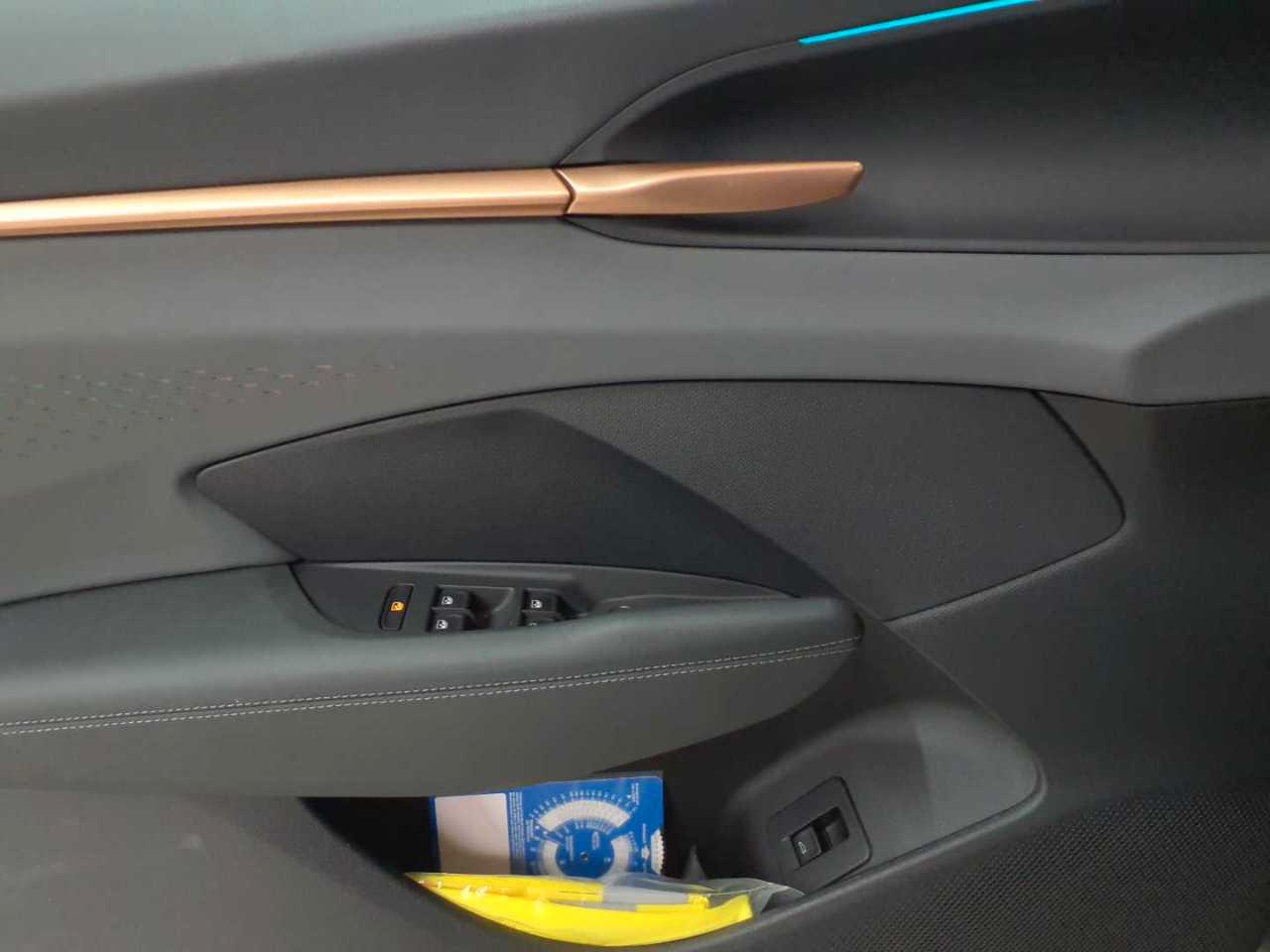 Cupra Terramar 1.5 eTSI DSG HuD NAV SHZ ACC