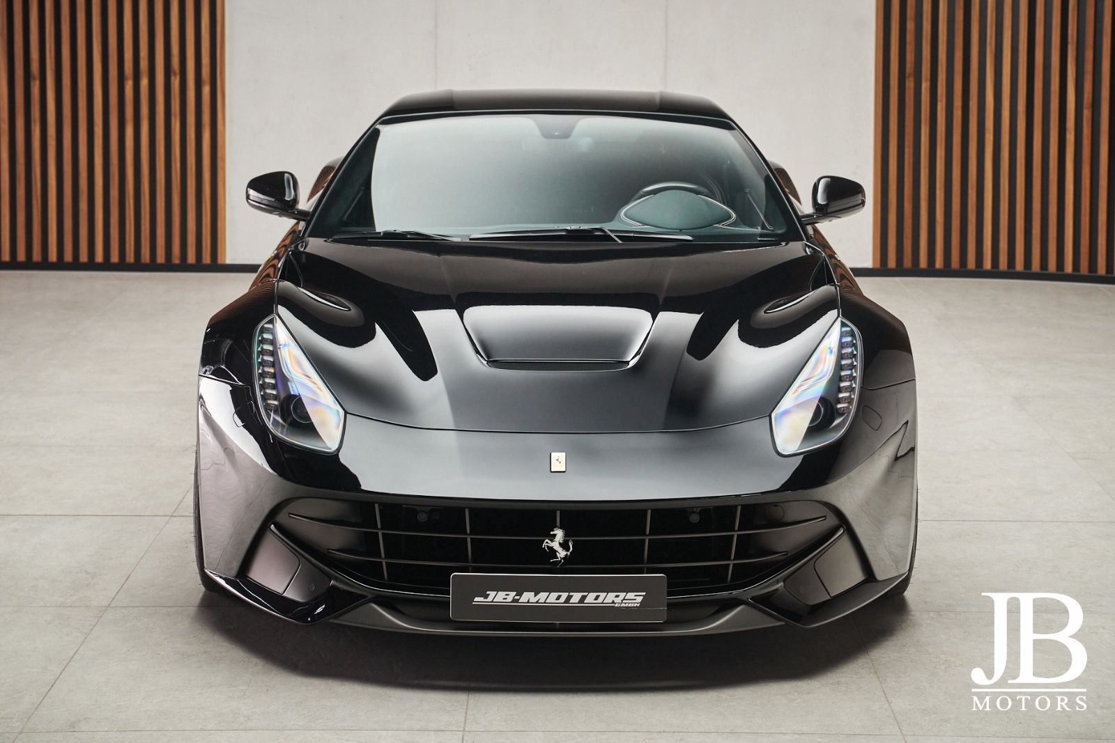 Fahrzeugabbildung Ferrari F12 Carbon Lift LED JBL Kamera Electric Seats