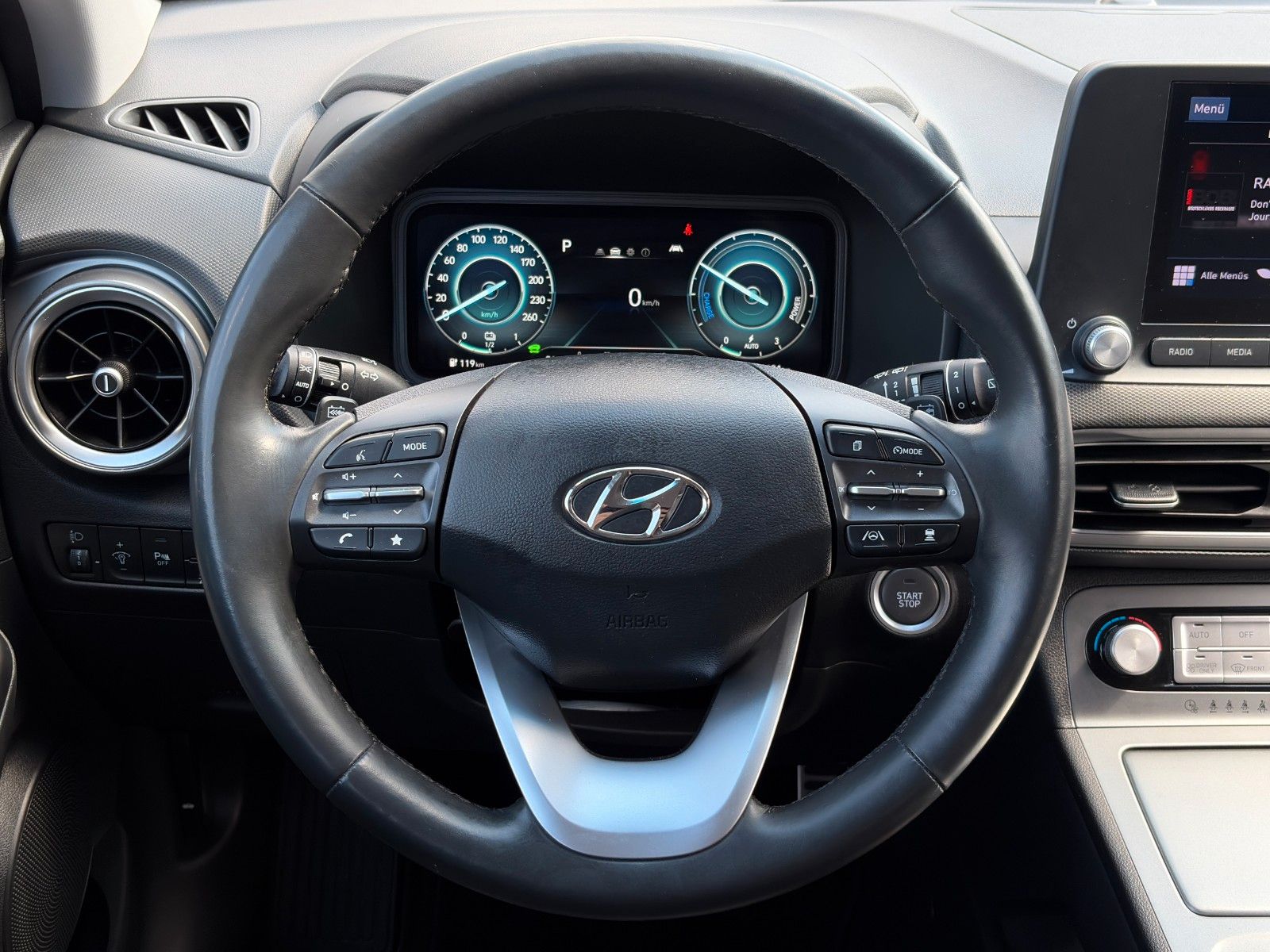 Fahrzeugabbildung Hyundai KONA E Select CarPlay Kamera LHZ SHZ ACC KZG