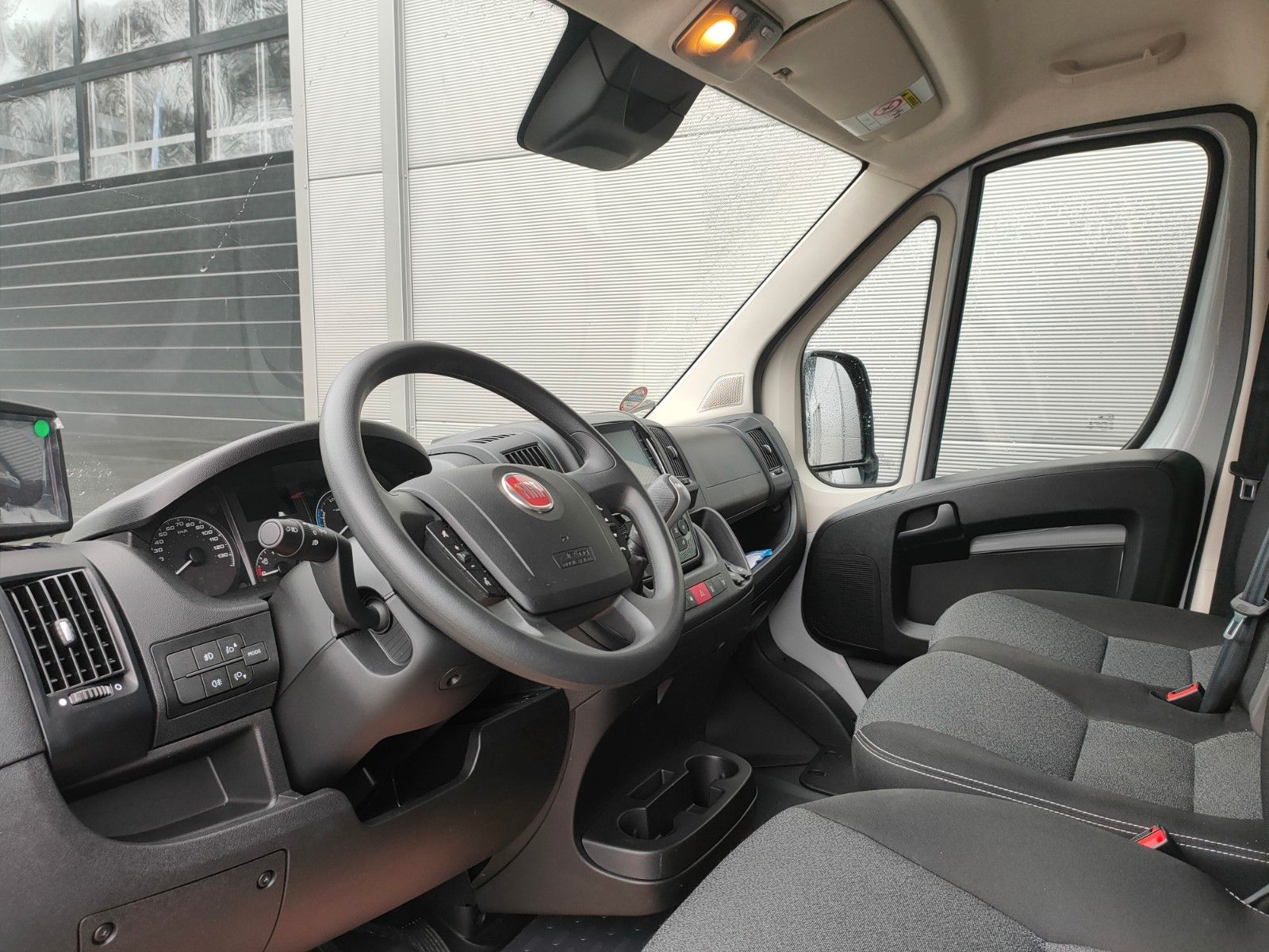 Fahrzeugabbildung Fiat E- Ducato Kastenwagen 47kWh L2H2 SX-Paket NAVI