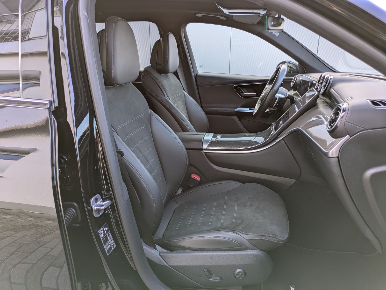 Fahrzeugabbildung Mercedes-Benz GLC 300 d 4M AMG PANO*DIGITAL-LIGHT*ACC*AHK*20"