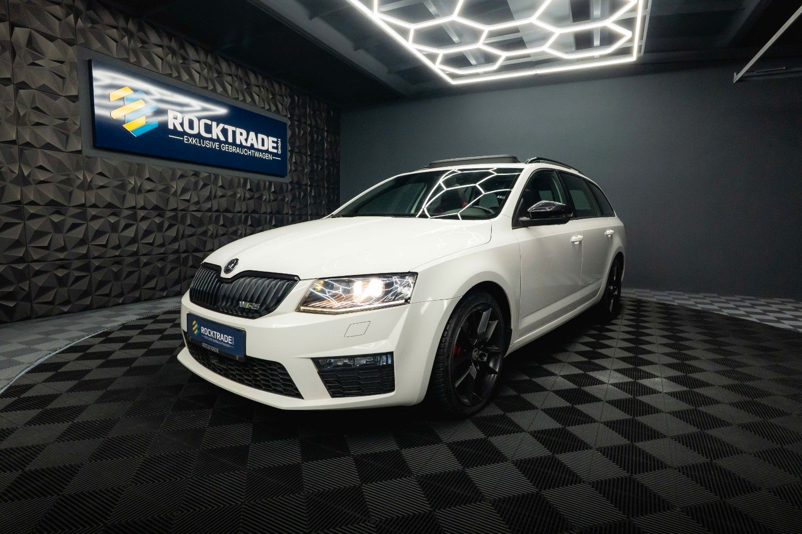Fahrzeugabbildung SKODA Octavia 2.0 TDI RS 4x4 Performance *Pano*ACC*LED