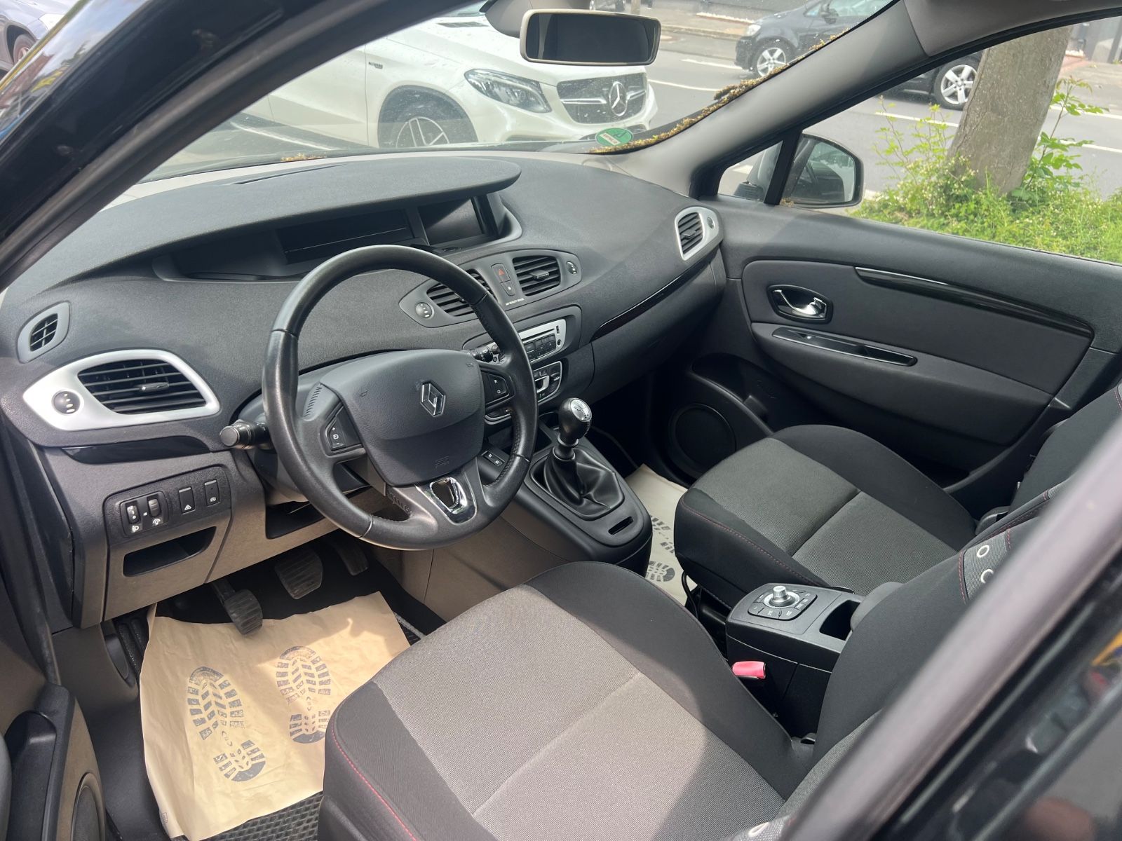 Fahrzeugabbildung Renault Scenic III Paris