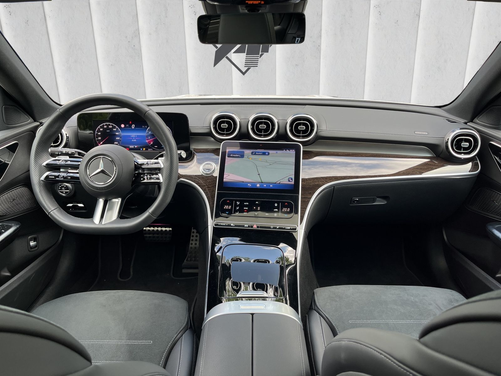 Fahrzeugabbildung Mercedes-Benz C 200T*Pano*AHK*AMG-Line*9G*LED**