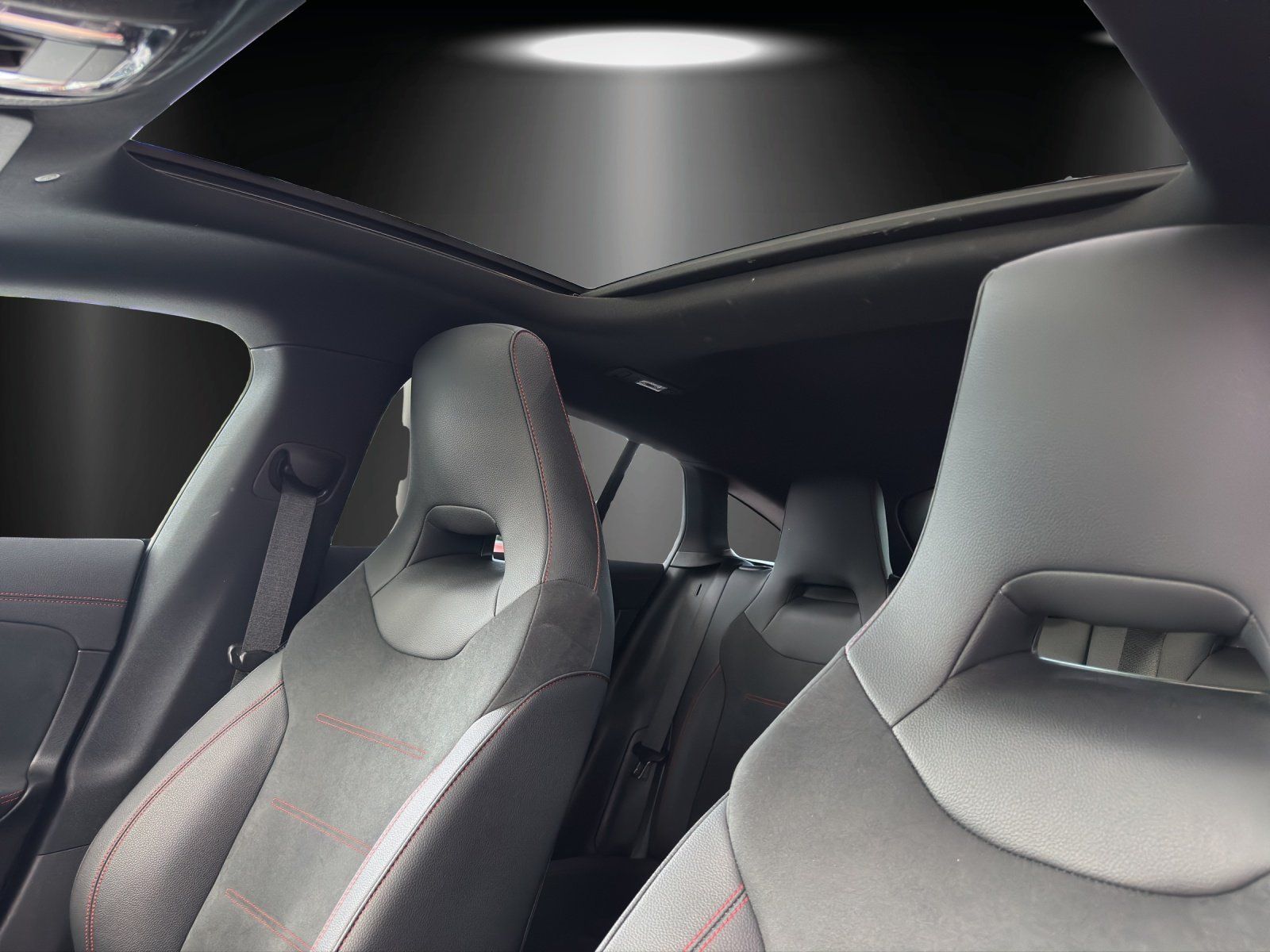 Fahrzeugabbildung Mercedes-Benz CLA 200 Shooting Brake AMG Pano AHK Distronic