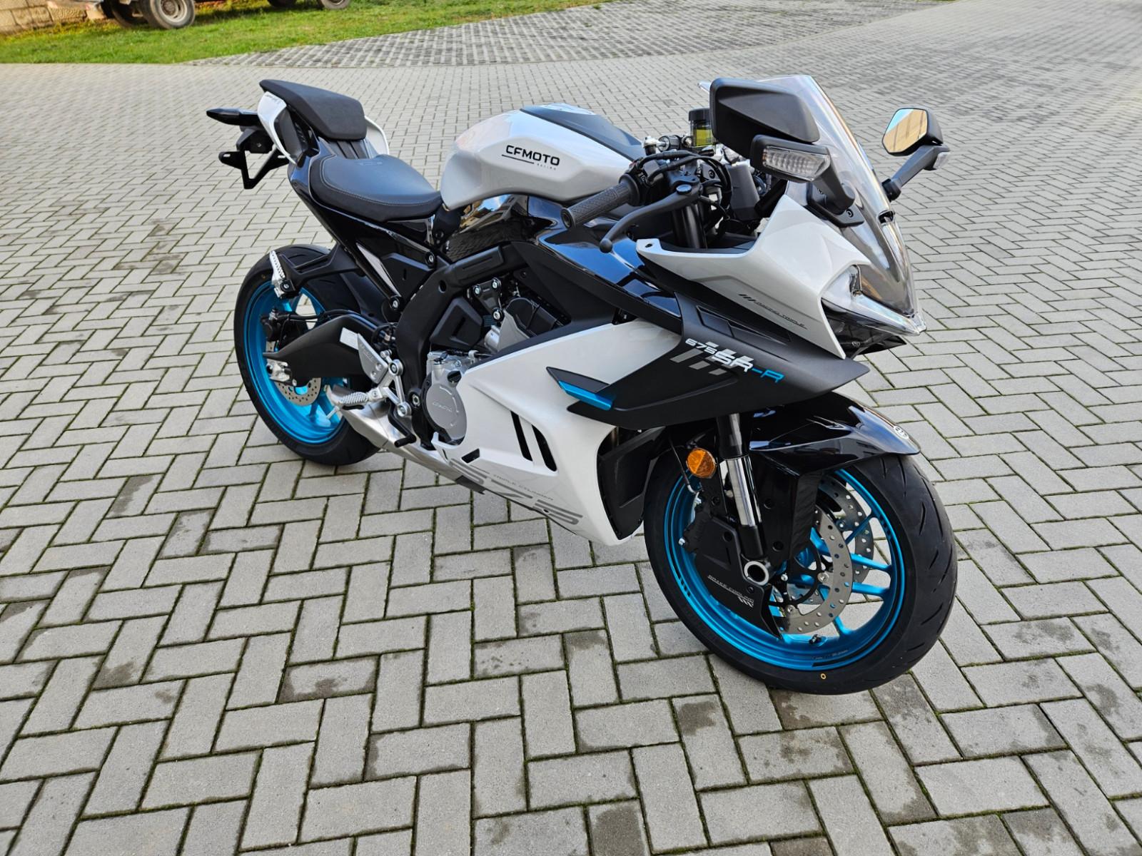 CFMOTO 675SR-R / Nebula White Modell 2026