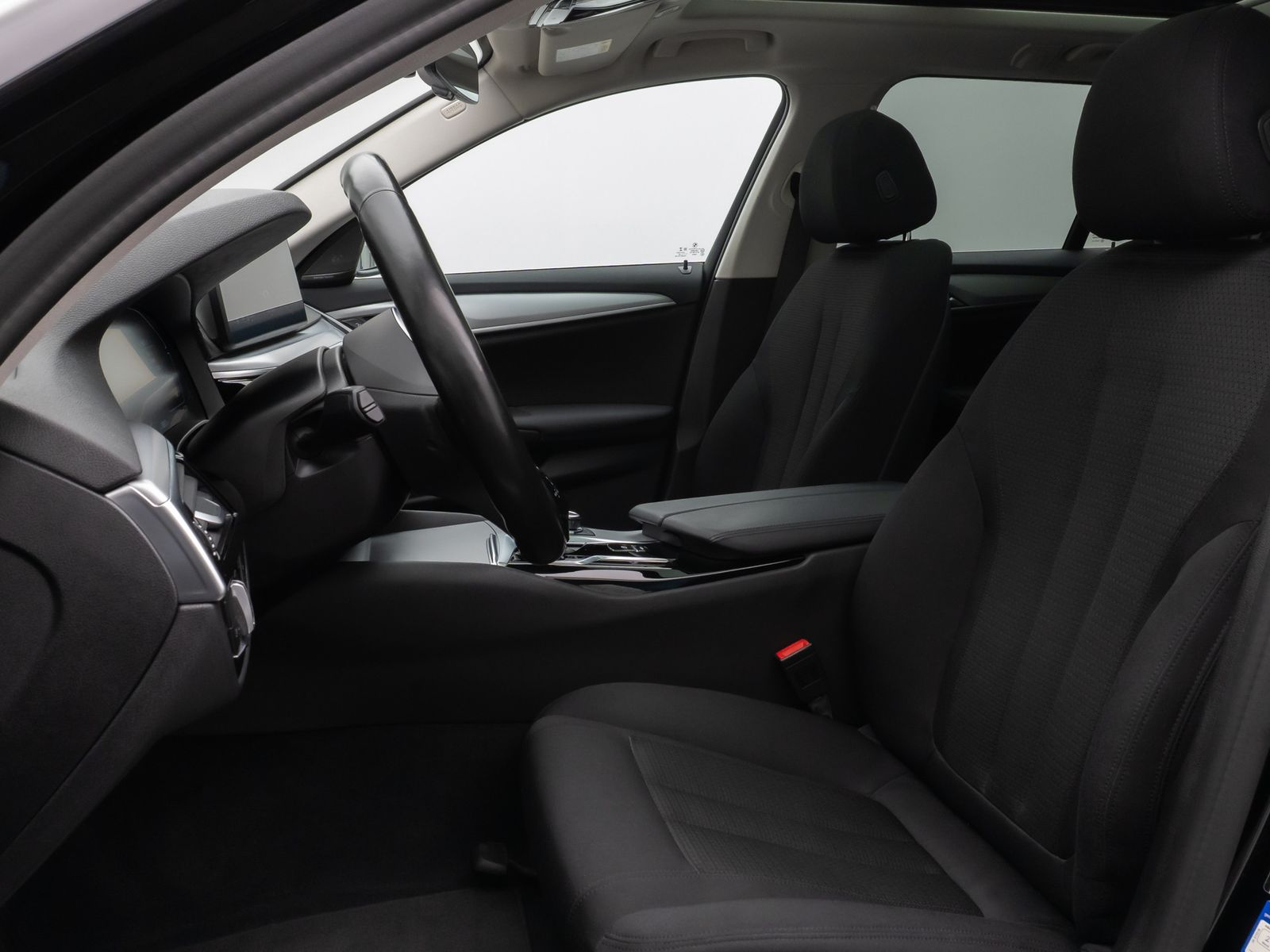 Fahrzeugabbildung BMW 520d Kamera DAB H/K Alarm DisKey Panorama MSport