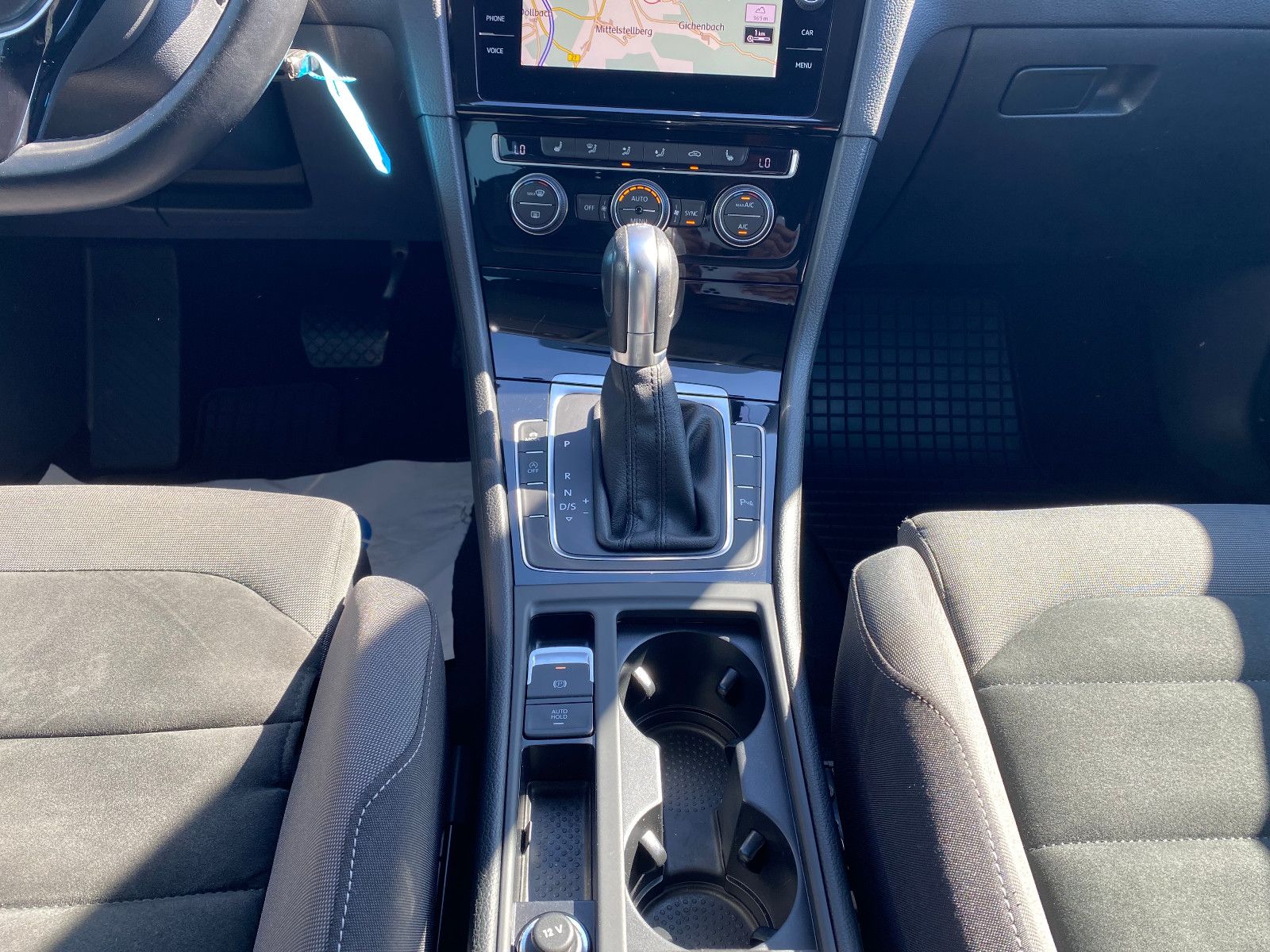 Fahrzeugabbildung Volkswagen Golf VII Variant Highline TSI DSG ACC LED Kamera