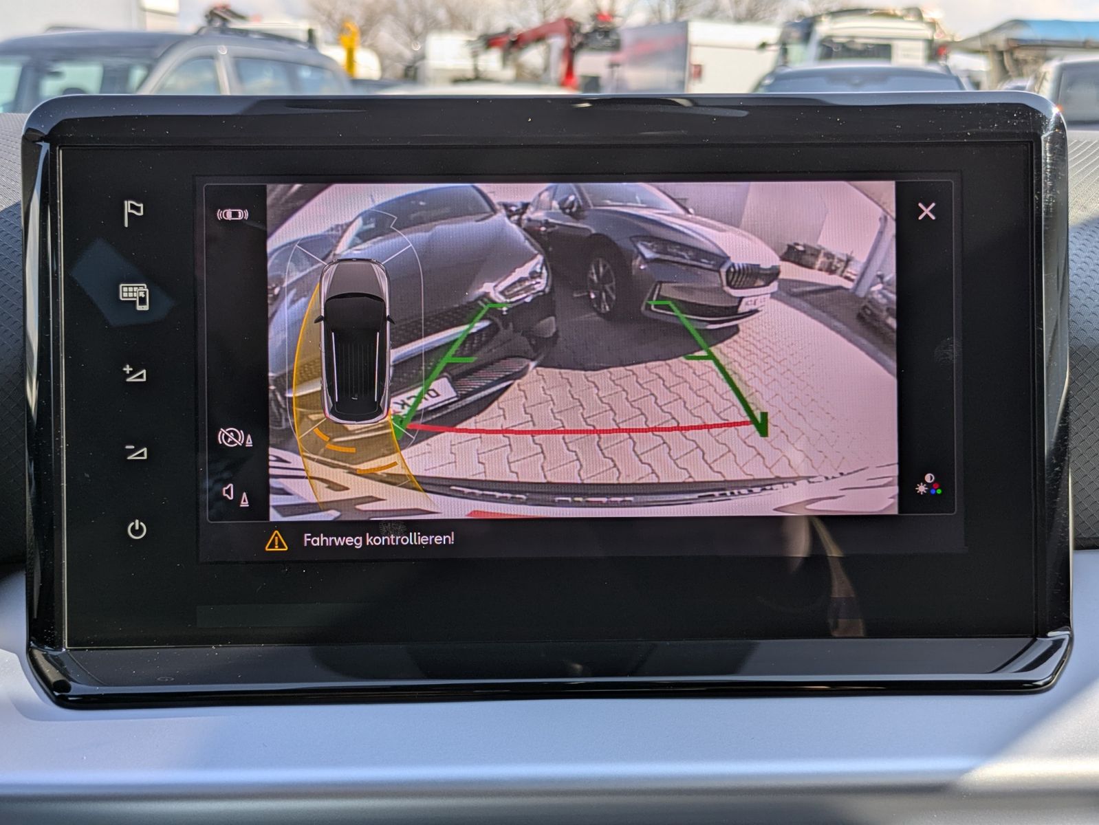 Fahrzeugabbildung SEAT Arona 1.0 TSI FR DSG AHK*ACC*LED*APP*DAB*KAMERA