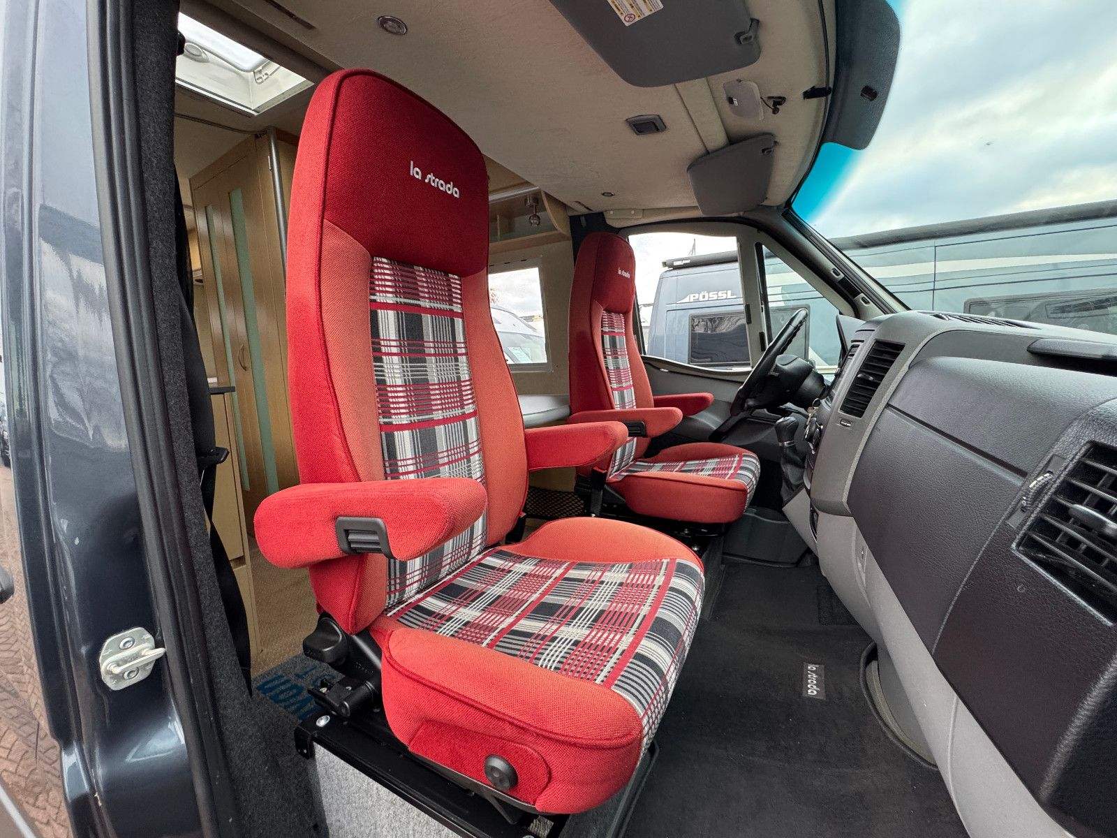 Fahrzeugabbildung La Strada REGENT S MERCEDES SPRINTER 7G-TRONIC SOLAR 1HAND