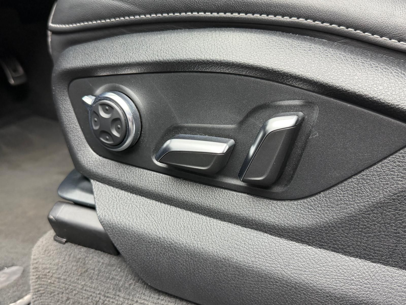 Fahrzeugabbildung Audi 3.0 TDI QUAT/S-LINE/7-SITZE/ALLRADLENK/PANO/STHZ