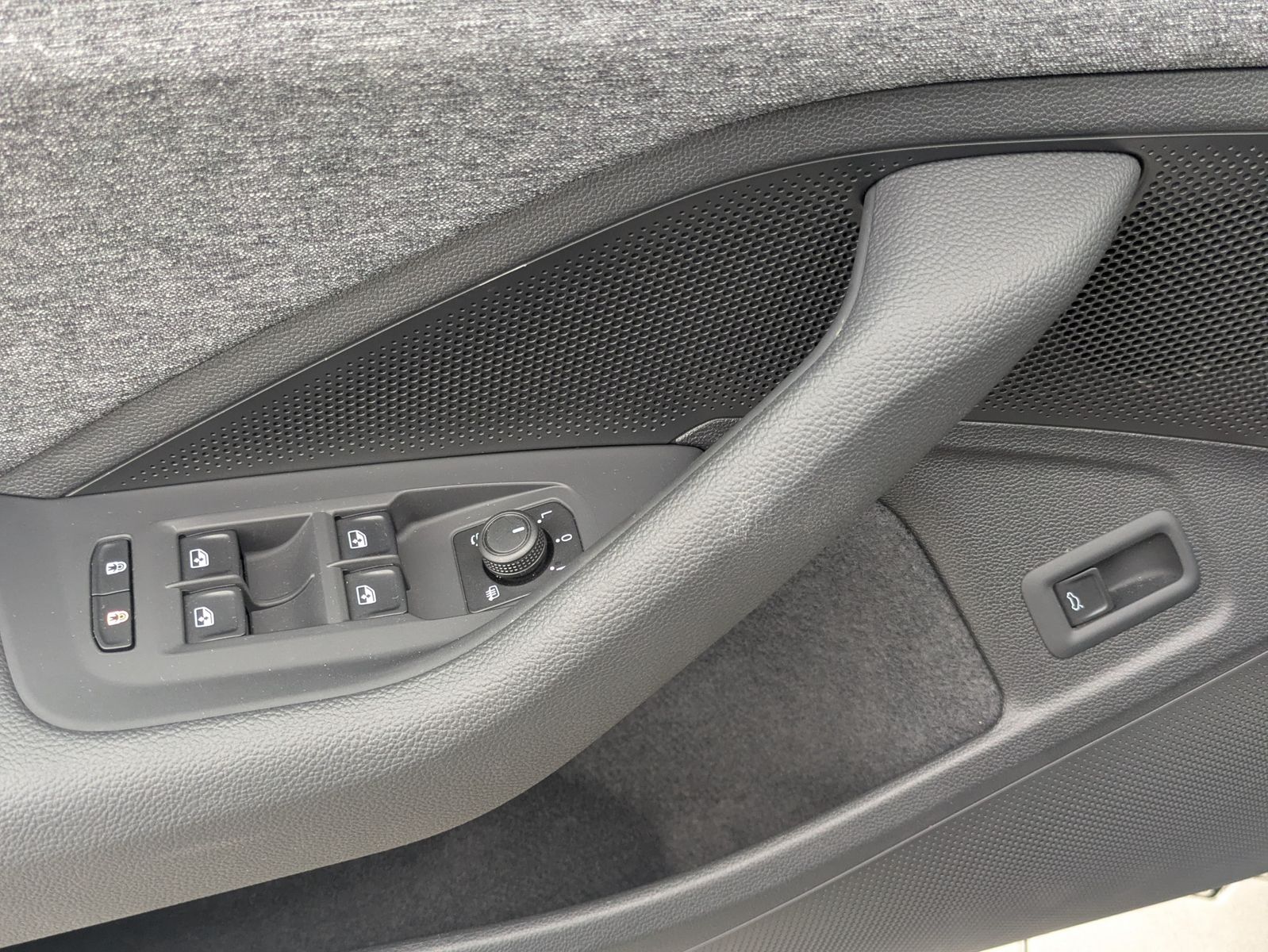 Fahrzeugabbildung SKODA Superb 2.0 TDI 4x4 Selection MATRIX*AHK*PANO*19"